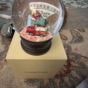Tommy bahama Santa’s surf shop snow globe in original box.  Never displayed